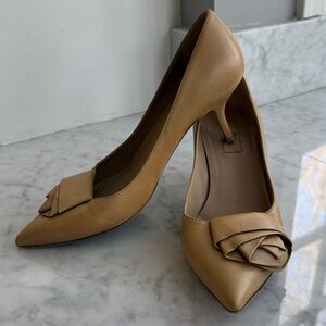 VALENTINO GARAVANI Nude/Tan Rosette Heels Made in Italy 🇮🇹 Size 39